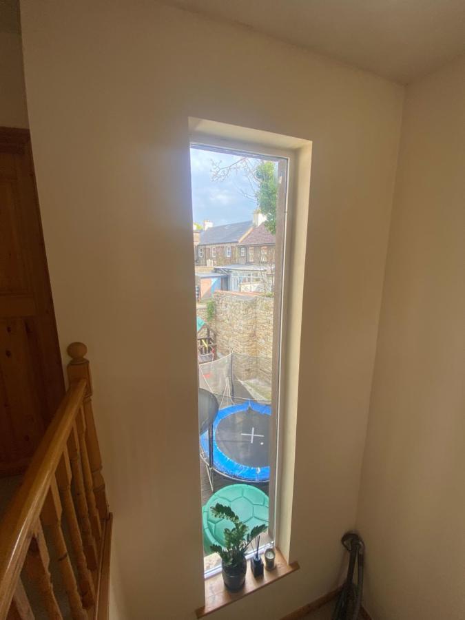 Town With Charming Garden, Bbq Area & Sleeps 6 *