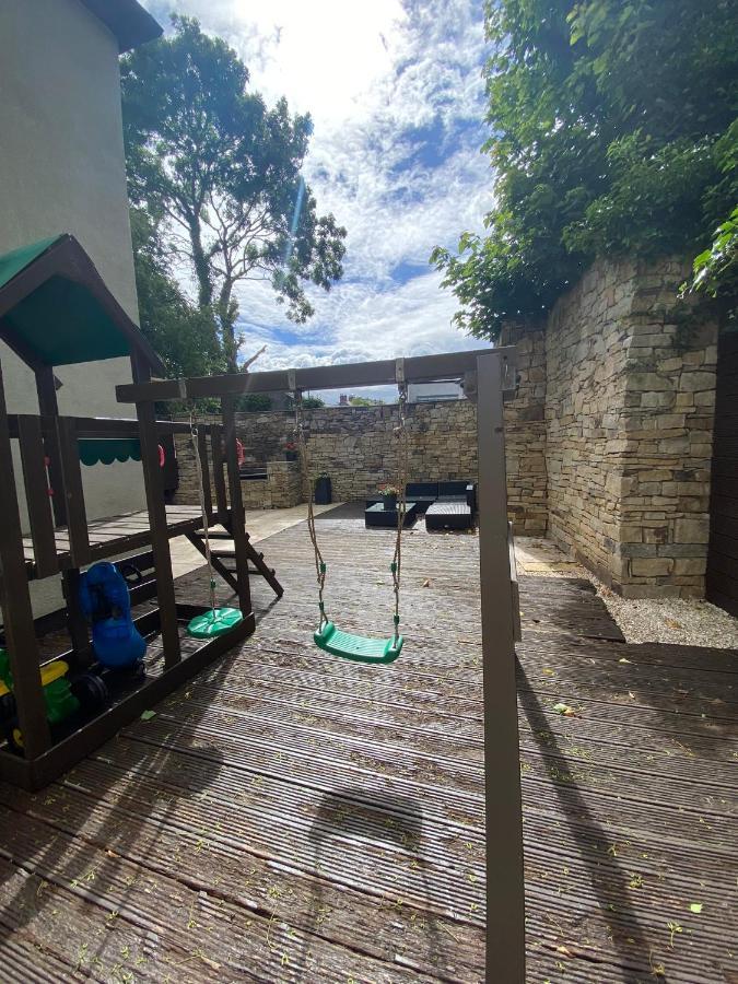 Town With Charming Garden, Bbq Area & Sleeps 6 *