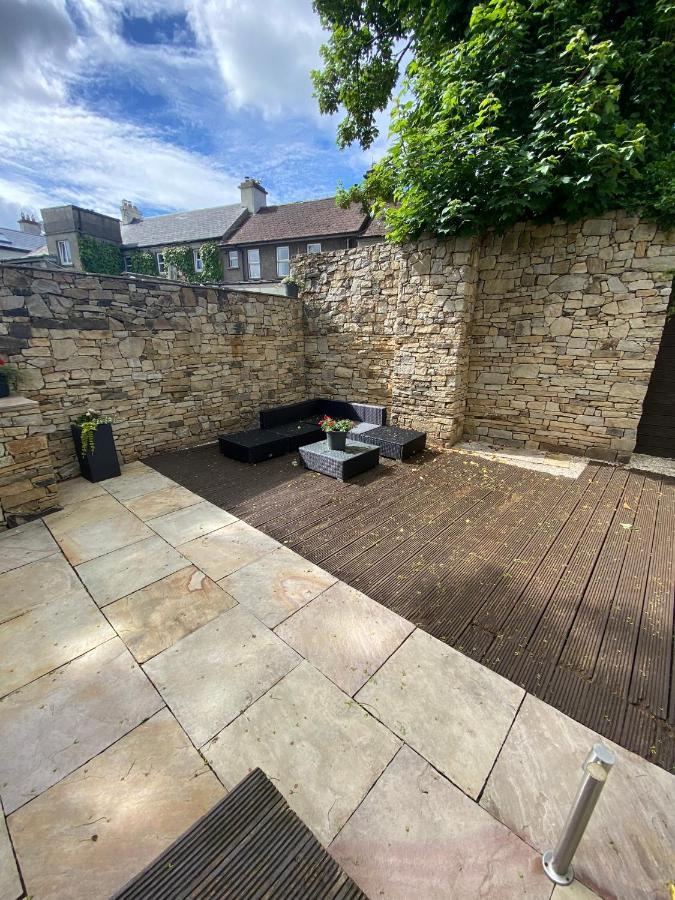 Town With Charming Garden, Bbq Area & Sleeps 6 Ferienhaus