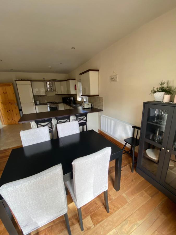 Town With Charming Garden, Bbq Area & Sleeps 6 Cashel (Tipperary)